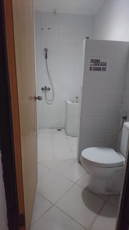 Dijual Kost 37 Kamar Dekat UK Petra Surabaya - Lokasi Strategis dan Siap Investasi