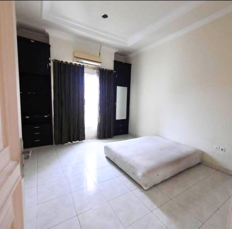 Smart Investment Property in Surabaya - 2-Storey House in Tenggilis Utara, Flood-Free Zone