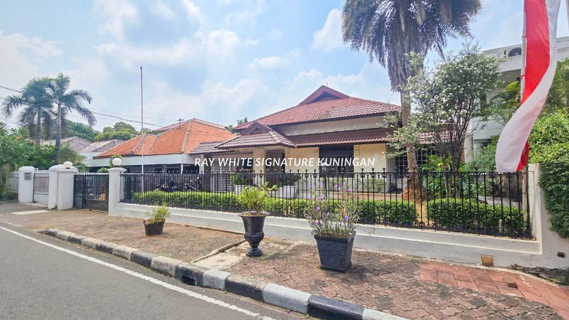 Dijual Rumah 2 Lantai Siap Huni di Menteng