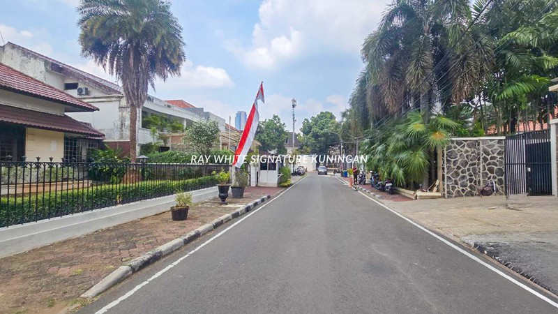Dijual Rumah 2 Lantai Siap Huni di Menteng