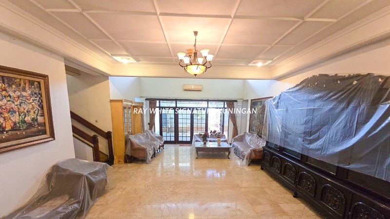 Dijual Rumah 2 Lantai Siap Huni di Menteng