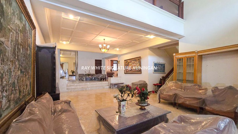 Dijual Rumah 2 Lantai Siap Huni di Menteng