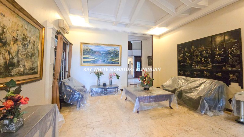 Dijual Rumah 2 Lantai Siap Huni di Menteng