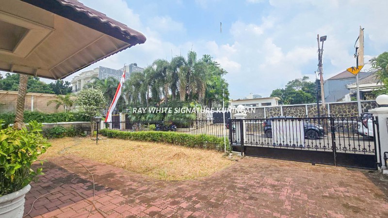 Dijual Rumah 2 Lantai Siap Huni di Menteng