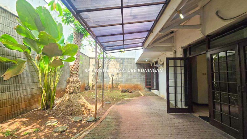 Dijual Rumah 2 Lantai Siap Huni di Menteng