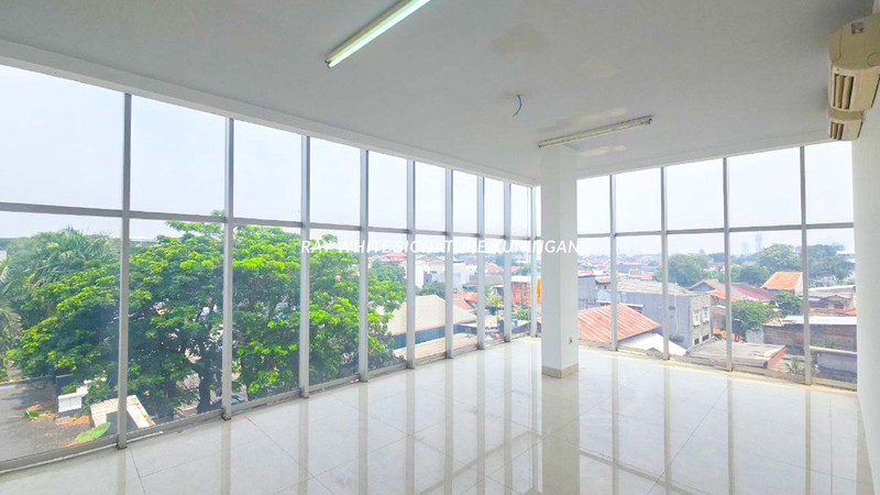 Dijual Gedung 4 Lantai Siap Pakai Cocok untuk Kantor & Usaha
