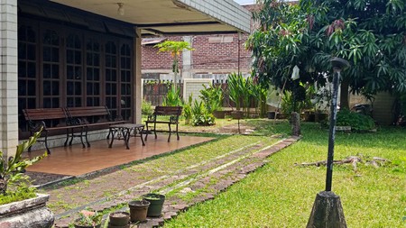 Rumah di Bukit Nusa Indah Serua Ciputat Dengan Halaman Luas