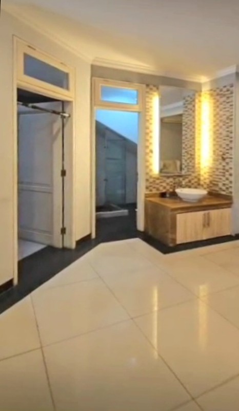 Djual: Rumah hangat mengundang, rapih dan siap huni, di lokasi favorit Gading Kirana Timur, Kelapa Gading