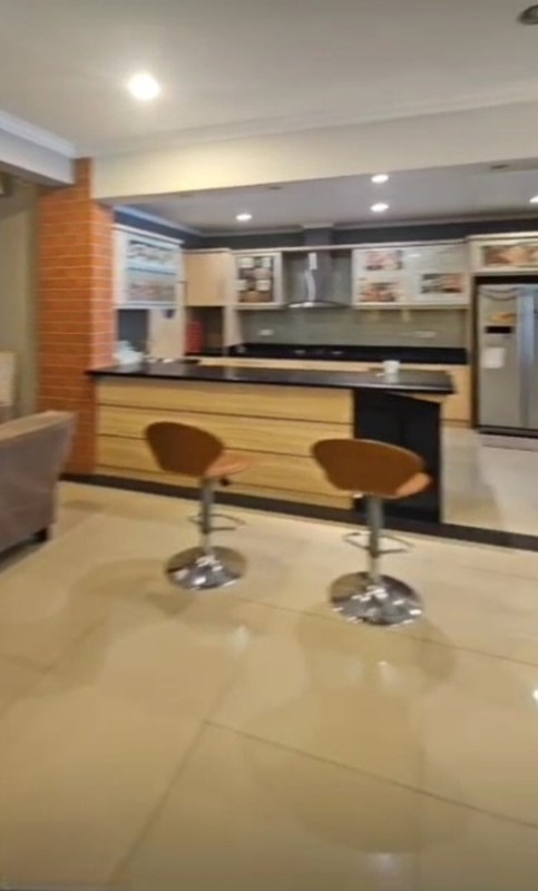 Djual: Rumah hangat mengundang, rapih dan siap huni, di lokasi favorit Gading Kirana Timur, Kelapa Gading