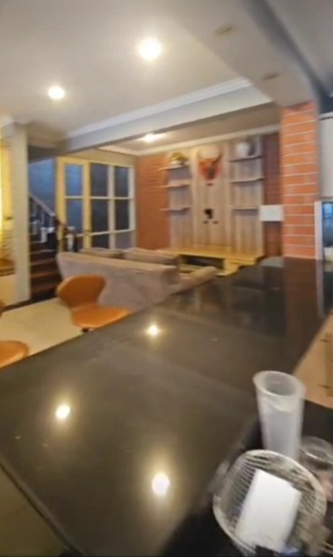 Djual: Rumah hangat mengundang, rapih dan siap huni, di lokasi favorit Gading Kirana Timur, Kelapa Gading