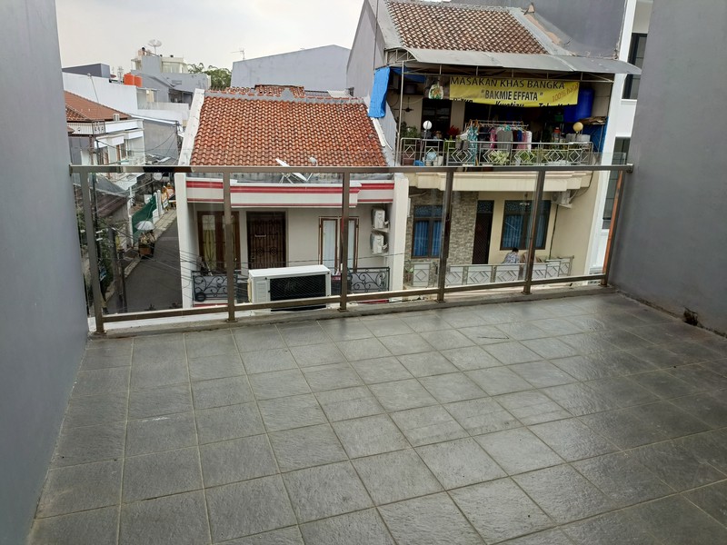 Rumah Nyaman 2,5 Lantai di Tanjung Duren Dalam 7