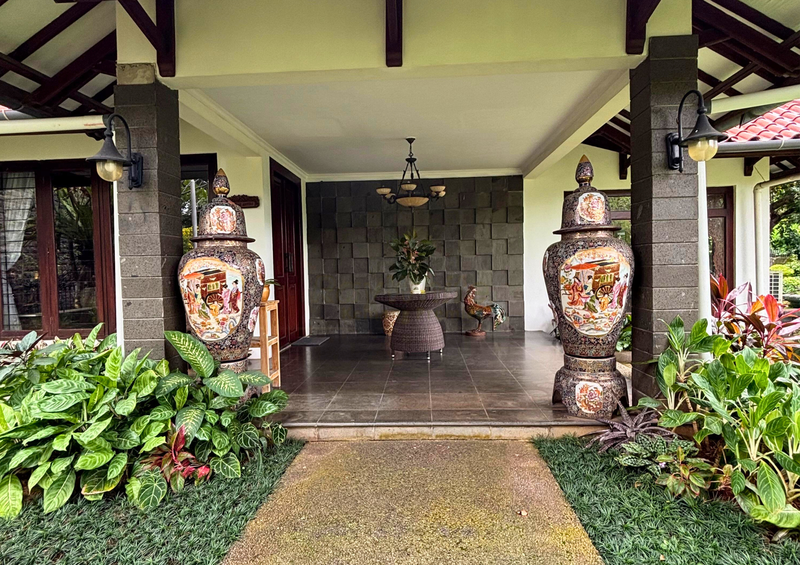 Rumah Luas dan Mewah di area eksklusif , kawasan tenang di Kemang-Ampera