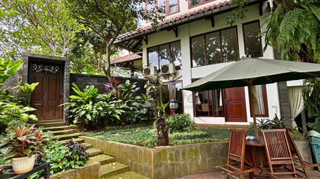 Rumah Luas dan Mewah di area eksklusif , kawasan tenang di Kemang-Ampera