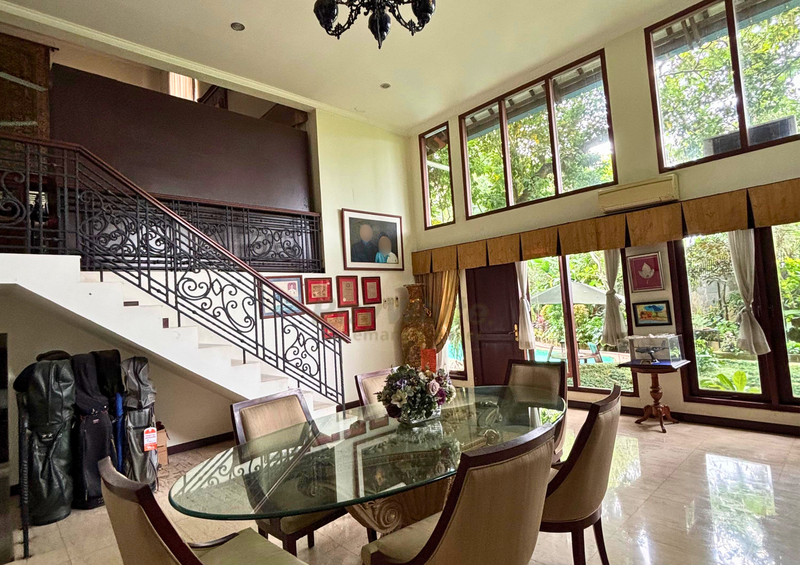 Rumah Luas dan Mewah di area eksklusif , kawasan tenang di Kemang-Ampera