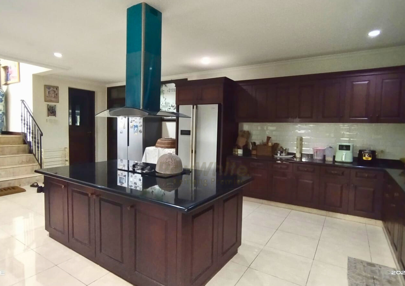 Rumah Luas dan Mewah di area eksklusif , kawasan tenang di Kemang-Ampera