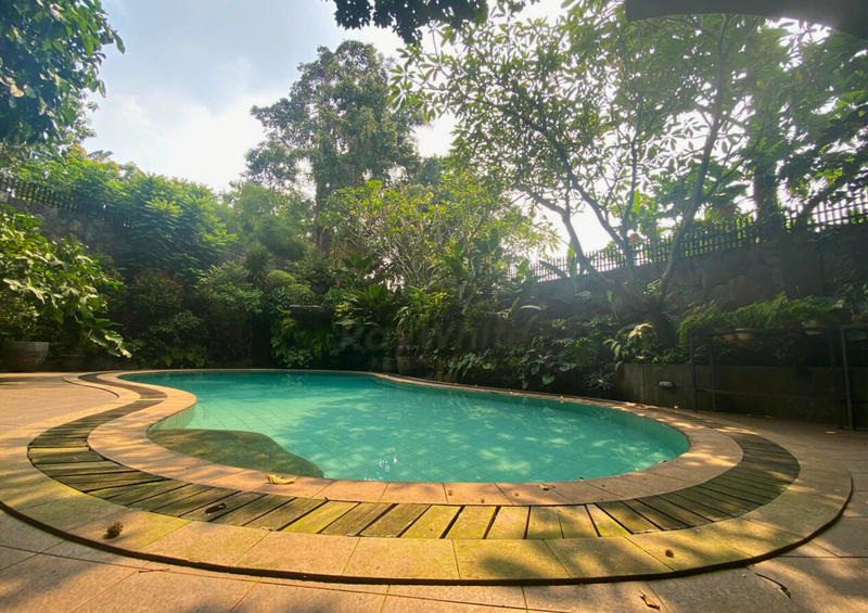 Rumah Luas dan Mewah di area eksklusif , kawasan tenang di Kemang-Ampera