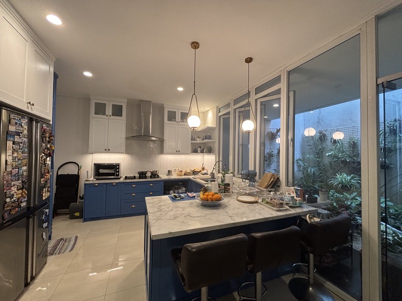 Rumah Luxury Hoek, Full Furnished di Raffles Hills Cibubur 