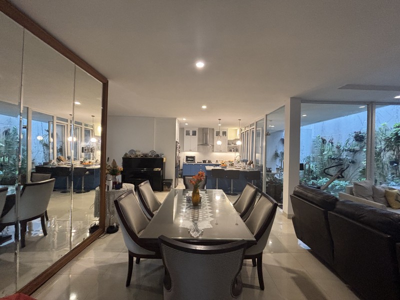 Rumah Luxury Hoek, Full Furnished di Raffles Hills Cibubur 