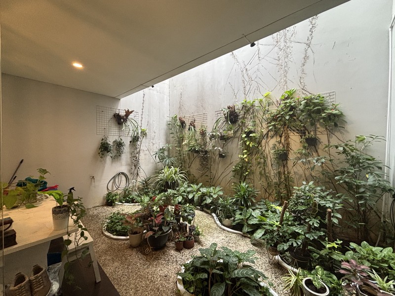 Rumah Luxury Hoek, Full Furnished di Raffles Hills Cibubur 