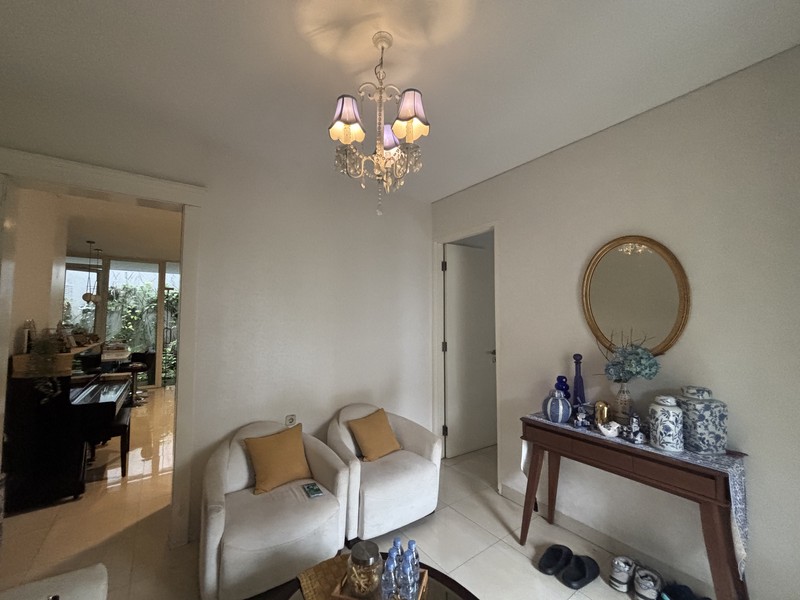 Rumah Luxury Hoek, Full Furnished di Raffles Hills Cibubur 