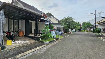 Rumah di Legenda Wisata Cibubur, Bogor, Cluster Van Gogh, cocok buat pasangan muda
