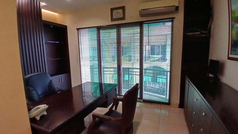 Judul Iklan RuKo Strategis DiJual dan diSewakan strategis  terletak di jalan utama Pd Indah 