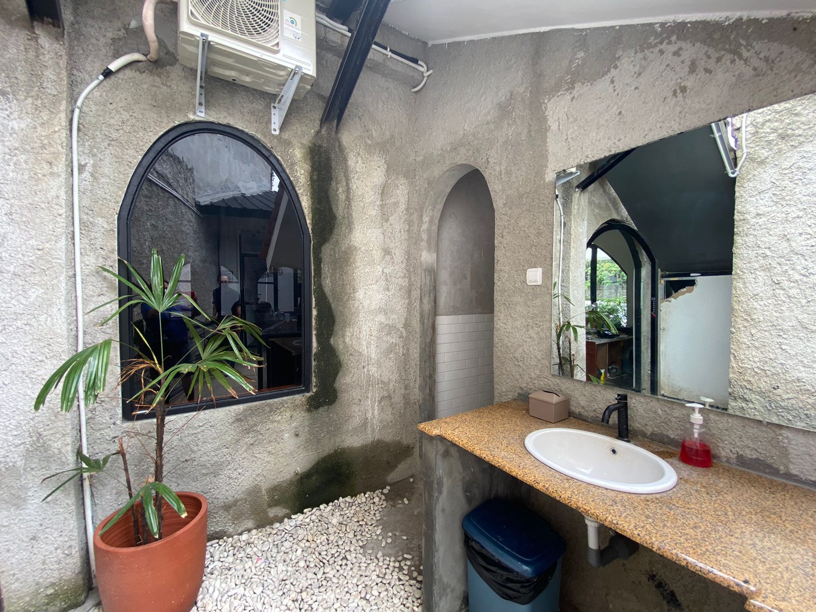 Di Jual Ruang Usaha komersial Selangkah ke Gedung Walikota Jl Nipah Raya Petogogan Kebayoran Baru Jakarta Selatan 