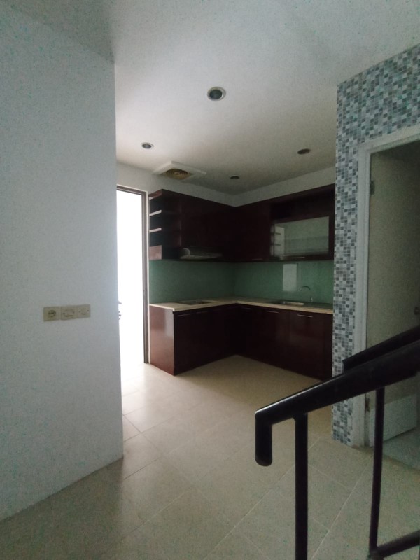 Disewakan murah Rumah di Taman New Britania JL. Manchester Lippo Karawaci Tangerang