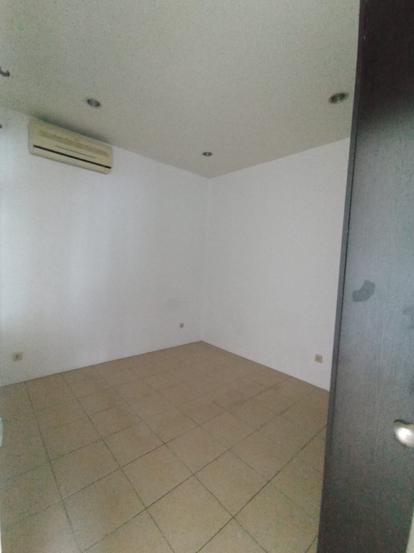 Disewakan murah Rumah di Taman New Britania JL. Manchester Lippo Karawaci Tangerang