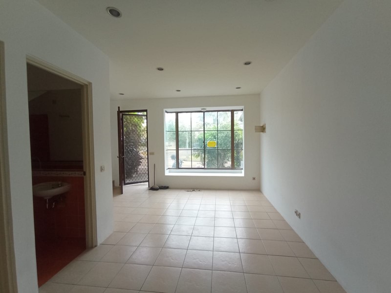 Disewakan murah Rumah di Taman New Britania JL. Manchester Lippo Karawaci Tangerang