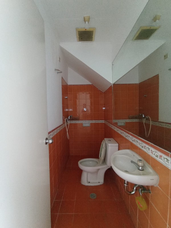 Disewakan murah Rumah di Taman New Britania JL. Manchester Lippo Karawaci Tangerang