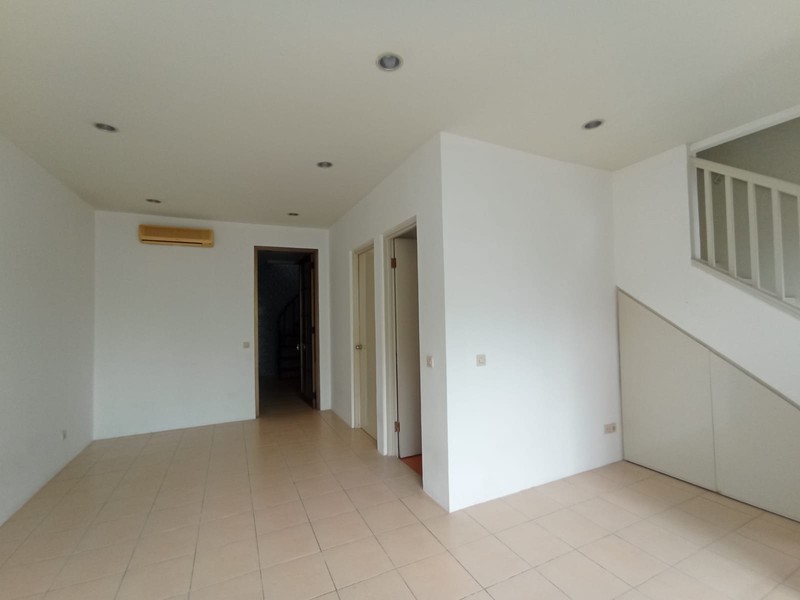 Disewakan murah Rumah di Taman New Britania JL. Manchester Lippo Karawaci Tangerang