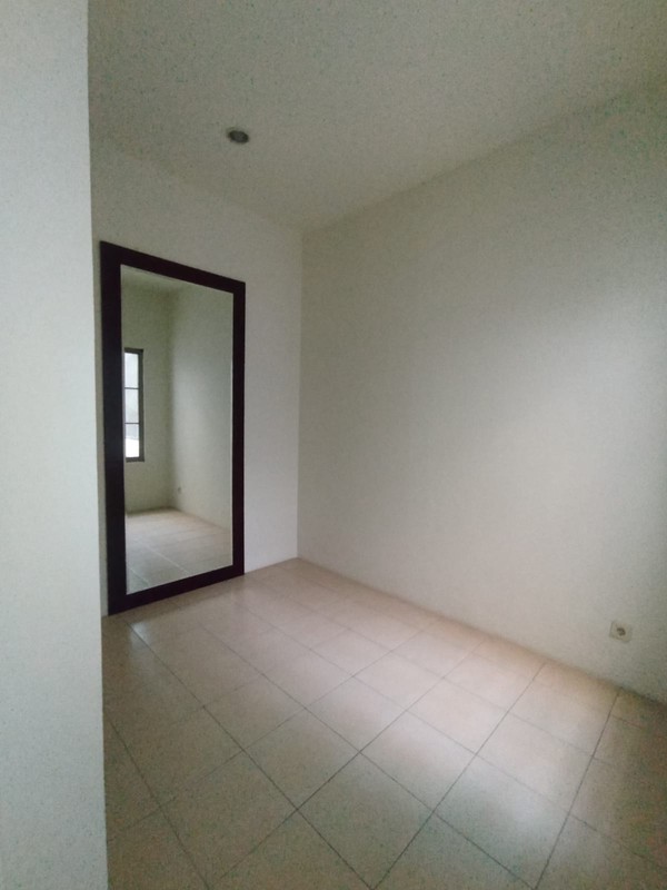 Disewakan murah Rumah di Taman New Britania JL. Manchester Lippo Karawaci Tangerang