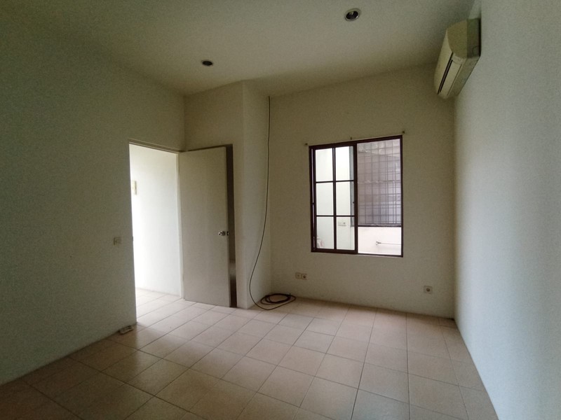 Disewakan murah Rumah di Taman New Britania JL. Manchester Lippo Karawaci Tangerang