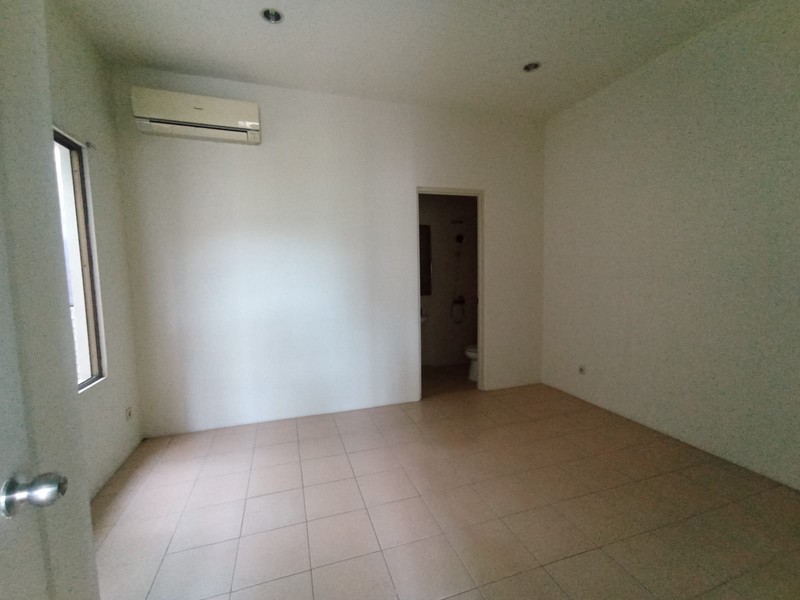 Disewakan murah Rumah di Taman New Britania JL. Manchester Lippo Karawaci Tangerang