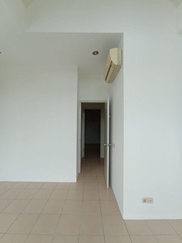 Disewakan murah Rumah di Taman New Britania JL. Manchester Lippo Karawaci Tangerang