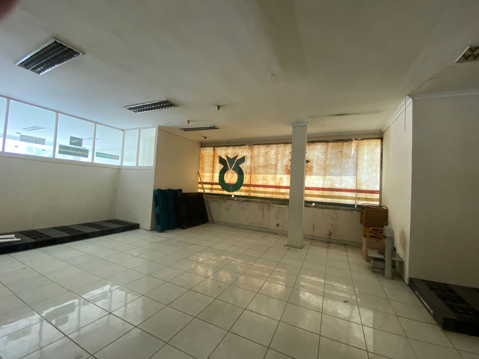 Di Jual/Sewa Ruang Usaha,lokasi di  Jl Kramat Pela, Kebayoran Baru Jakarta Selatan