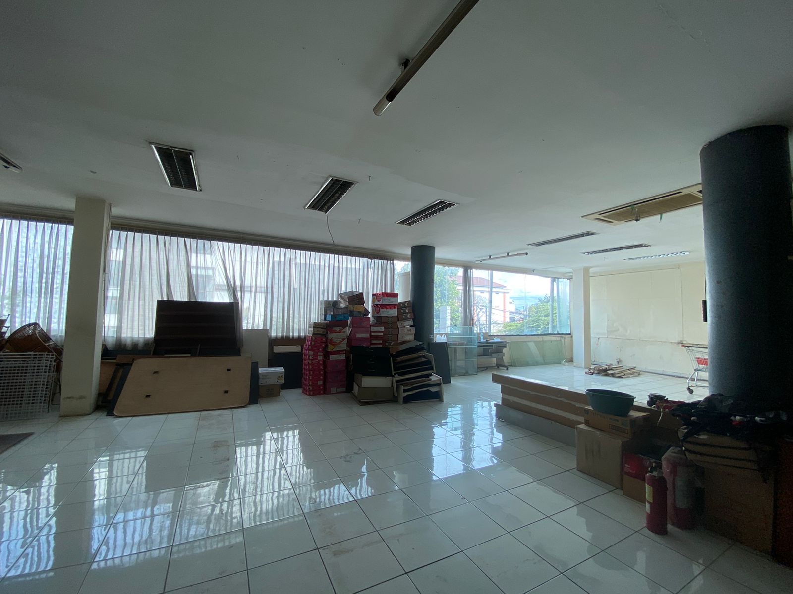 Di Jual/Sewa Ruang Usaha,lokasi di  Jl Kramat Pela, Kebayoran Baru Jakarta Selatan