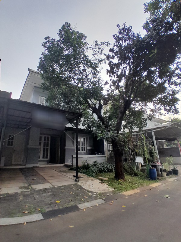 Rumah Tingkat Modern Atap Baja Ringan di Kota Wisata