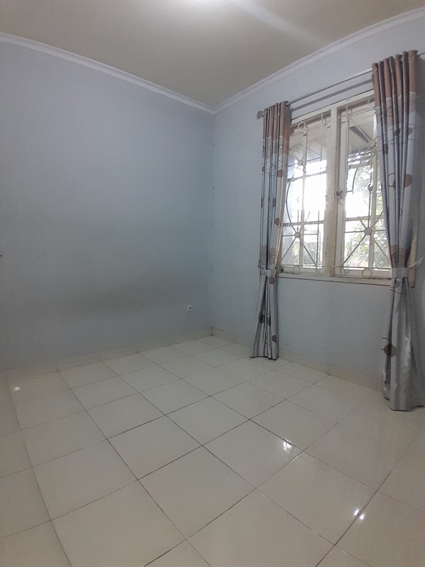 Rumah Tingkat Modern Atap Baja Ringan di Kota Wisata