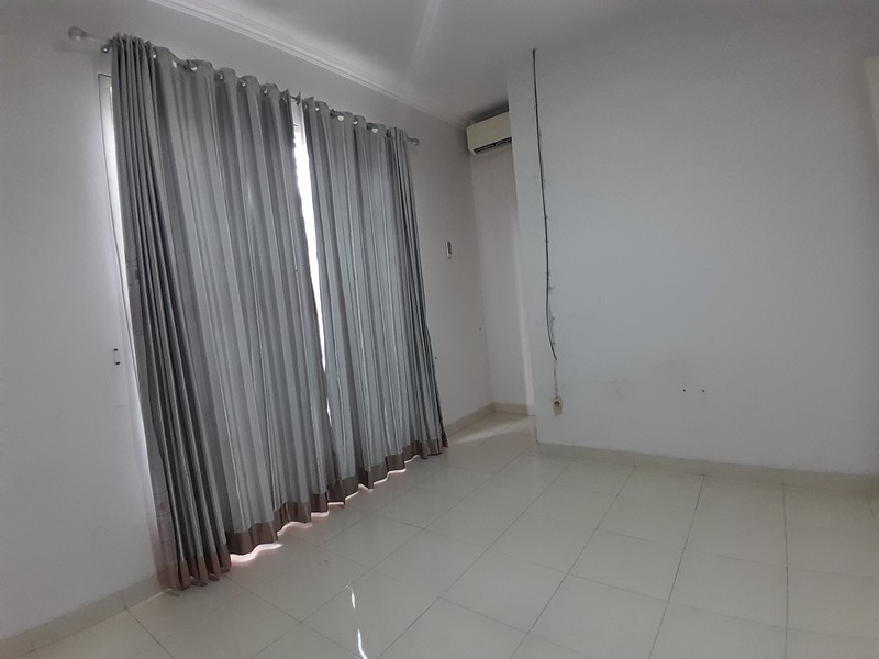 Rumah Tingkat Modern Atap Baja Ringan di Kota Wisata