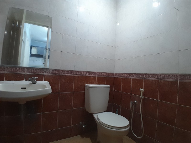 Rumah Tingkat Modern Atap Baja Ringan di Kota Wisata