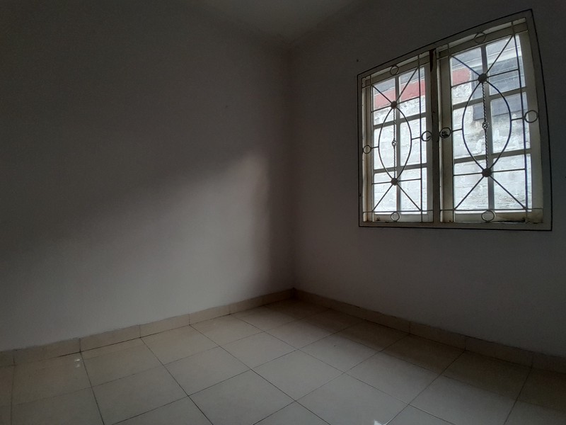 Rumah Tingkat Modern Atap Baja Ringan di Kota Wisata