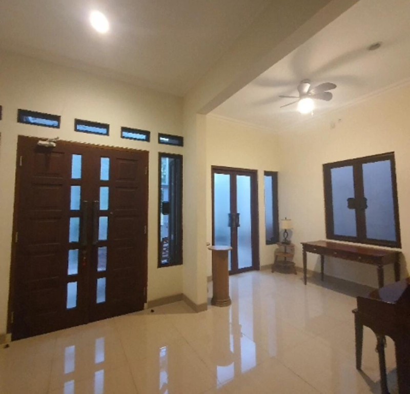 Rumah Bagus Cantik Siap Huni dengan Hunian Nyaman dan Asri @Cinere, Depok