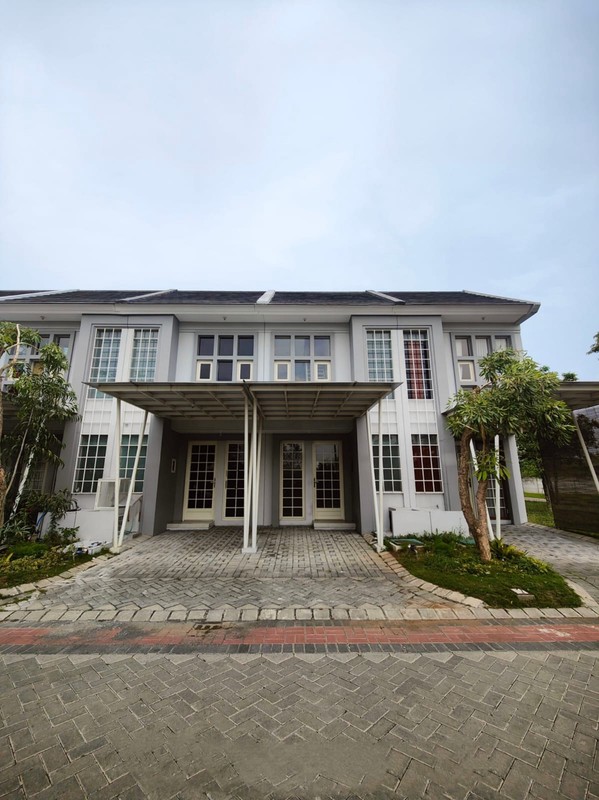 Rumah 2 Lantai Surabaya Barat Grand Pakuwon Cluster Queensland