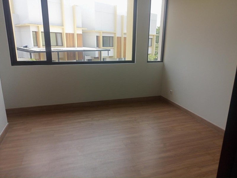 Rumah Mewah dan Baru di Blizfield BSD, Tangerang