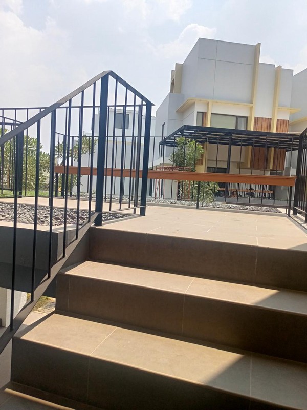 Rumah Mewah dan Baru di Blizfield BSD, Tangerang