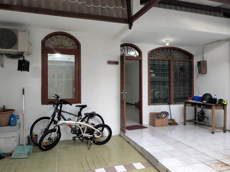 Rumah Janur Kuning, Kelapa Gading