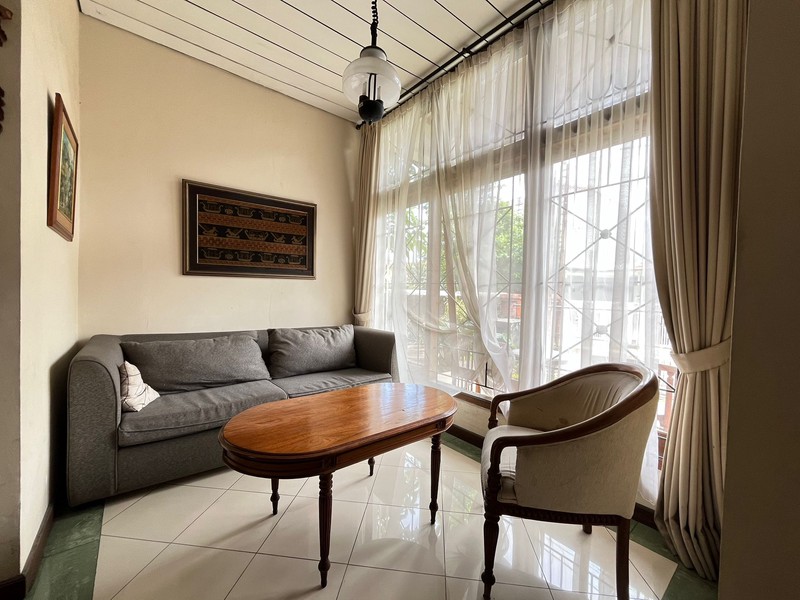 Rumah Terawat Luas 330m2 di Lebak Bulus Siap Huni Dalam Komplek Dekat ke MRT