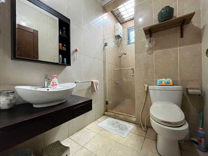 Rumah Terawat Luas 330m2 di Lebak Bulus Siap Huni Dalam Komplek Dekat ke MRT